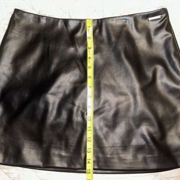 FABLETICS NWT Vegan Black Leather High-Waisted Mini Skirt Size L - Picture 5 of 7